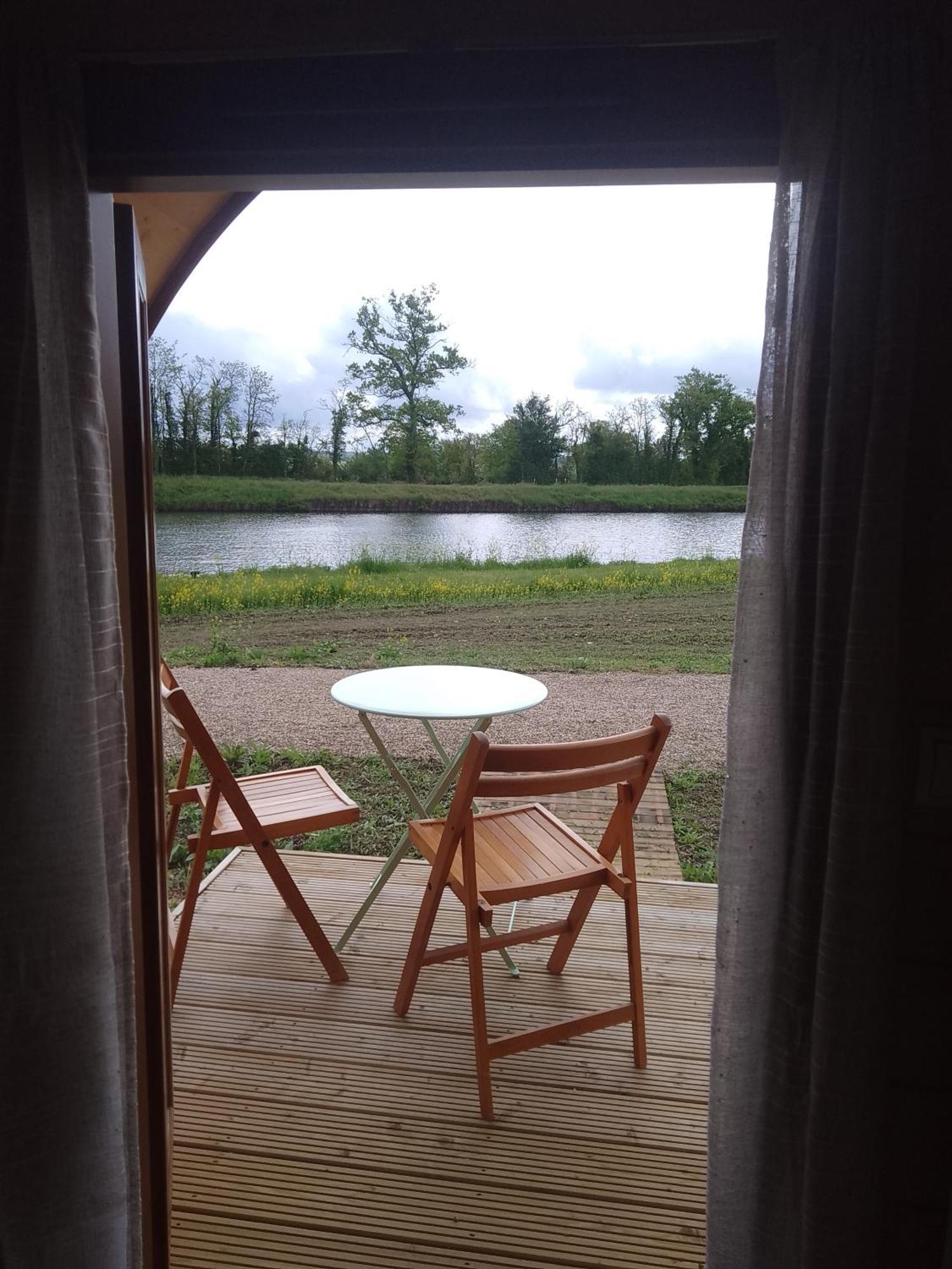 La Halte Du Canal Luthenay-Uxeloup Bilik gambar