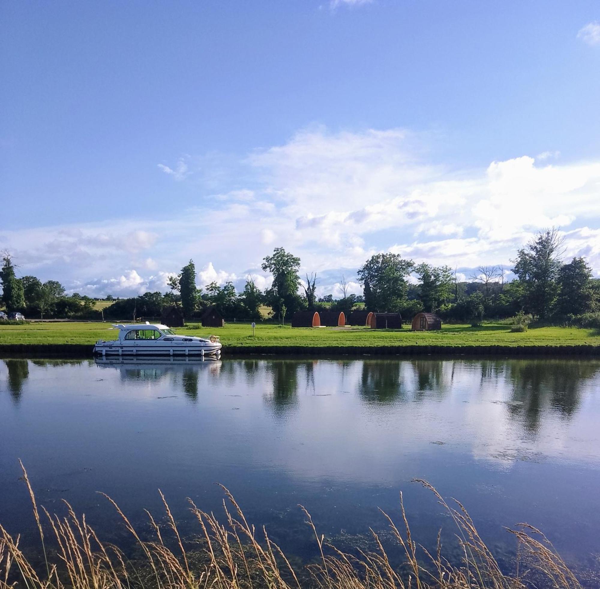 La Halte Du Canal Luthenay-Uxeloup Luaran gambar